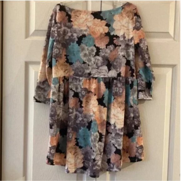 About A Girl Floral Top Juniors Size Large - Picture 2 of 5
